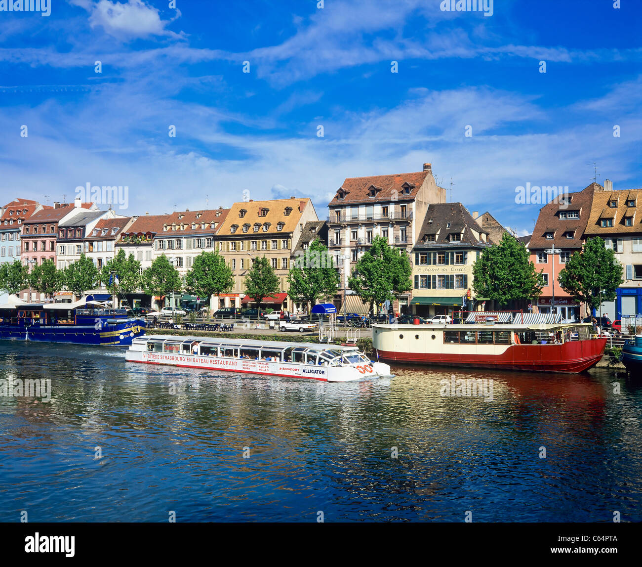 Restaurant Ausflugsschiff vorbei "Quai des Pêcheurs" Fischer Kai, Straßburg, Elsass, Frankreich Stockfoto