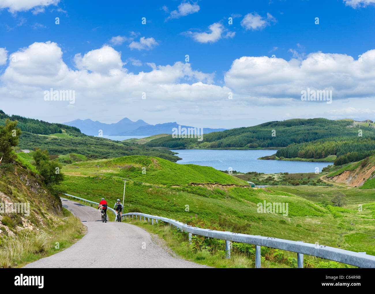 Radfahrer auf dem Weg zur Kilchoan auf der Ardnamurchan Halbinsel, Lochabar, Schottisches Hochland, Schottland Stockfoto