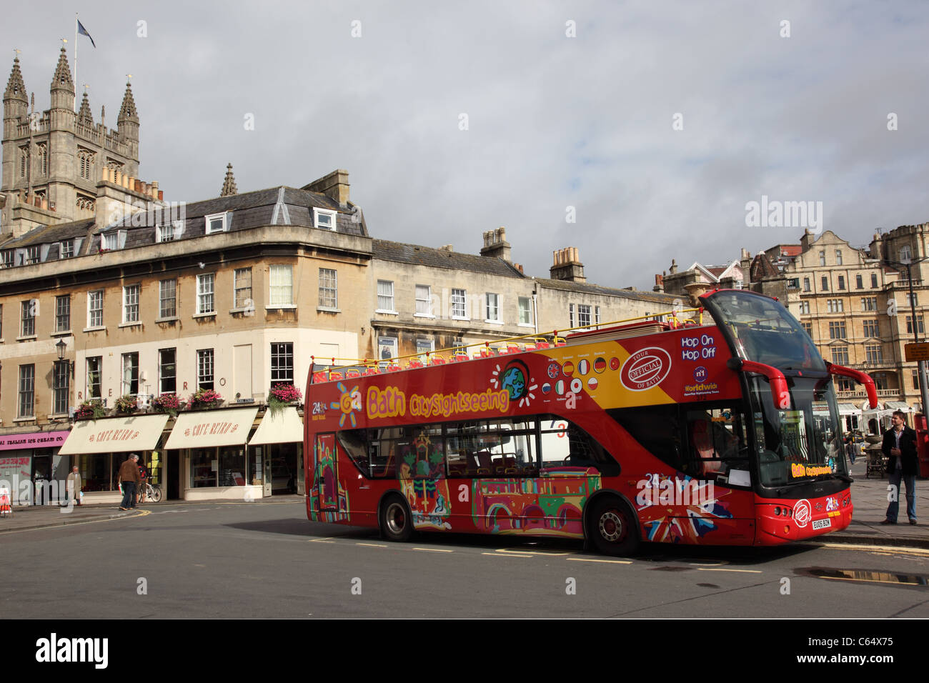 Red Touristen Sightseeing Bus in Bath, England Stockfoto