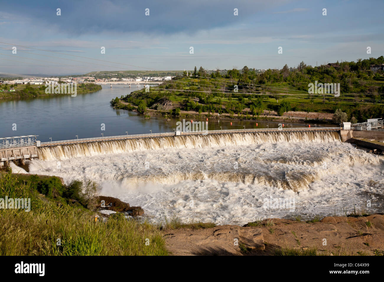 Schwarzer Adler fällt Dam, Missouri River, Great Falls, MT Stockfoto