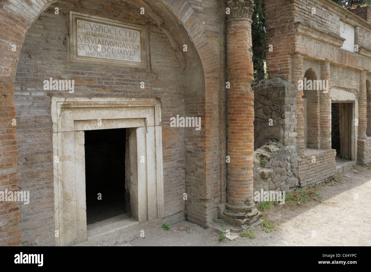Gräber in der Nekropole (Nekropolen) in der Nähe von Nocera Tor (Porta Nocera), Pompeji Stockfoto