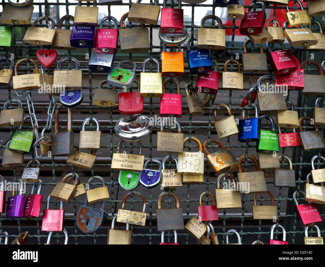 Detail der Sperren durch Liebhaber in Köln Hohenzollernbrücke angebracht Stockfoto