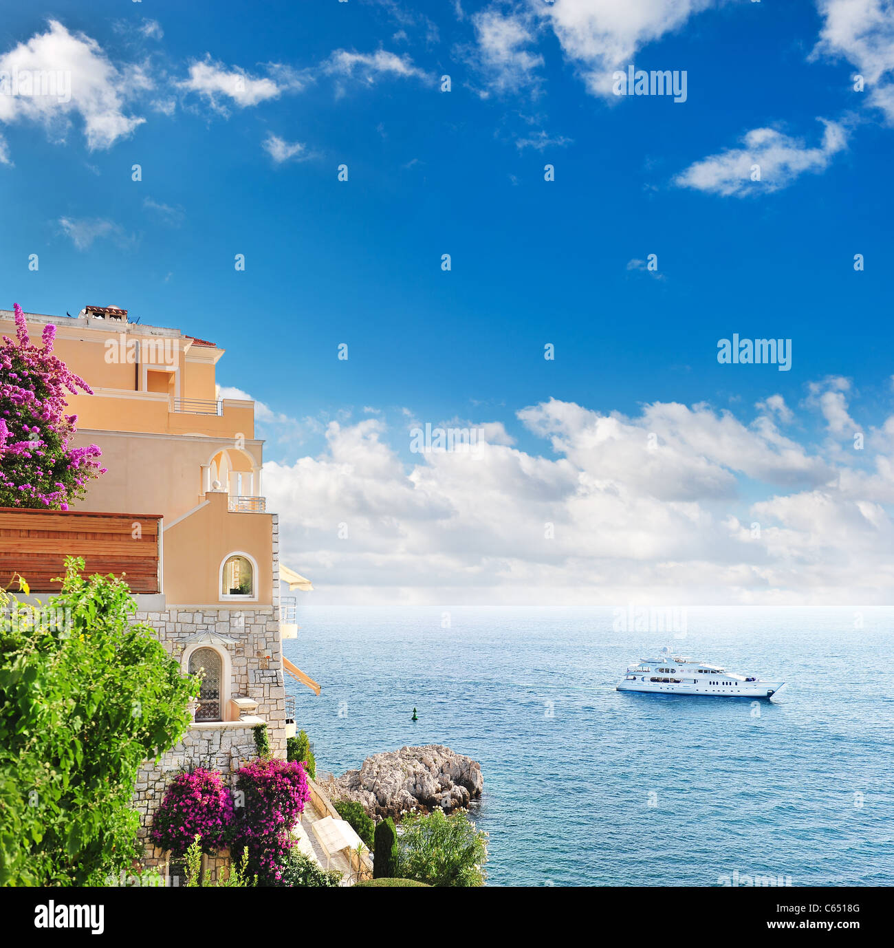 wunderschöne mediterrane Landschaft. Blick auf Meer und Luxus Resort Cote d ' Azur in Frankreich Stockfoto