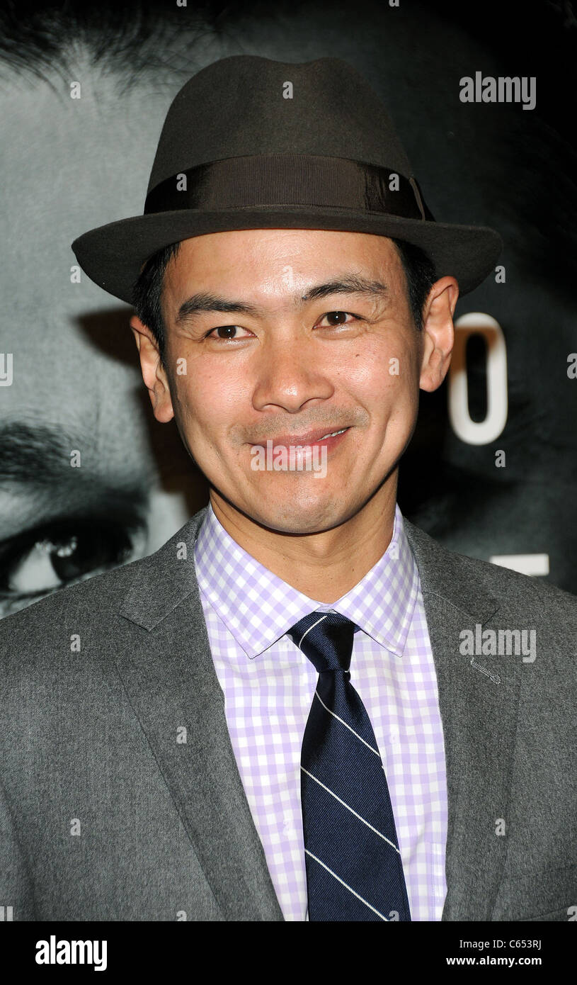 Joel De La Fuente im Ankunftsbereich für THE ADJUSTMENT BUREAU Premiere, The Ziegfeld Theatre, New York, NY 14. Februar 2011. Foto von: Desiree Navarro/Everett Collection Stockfoto