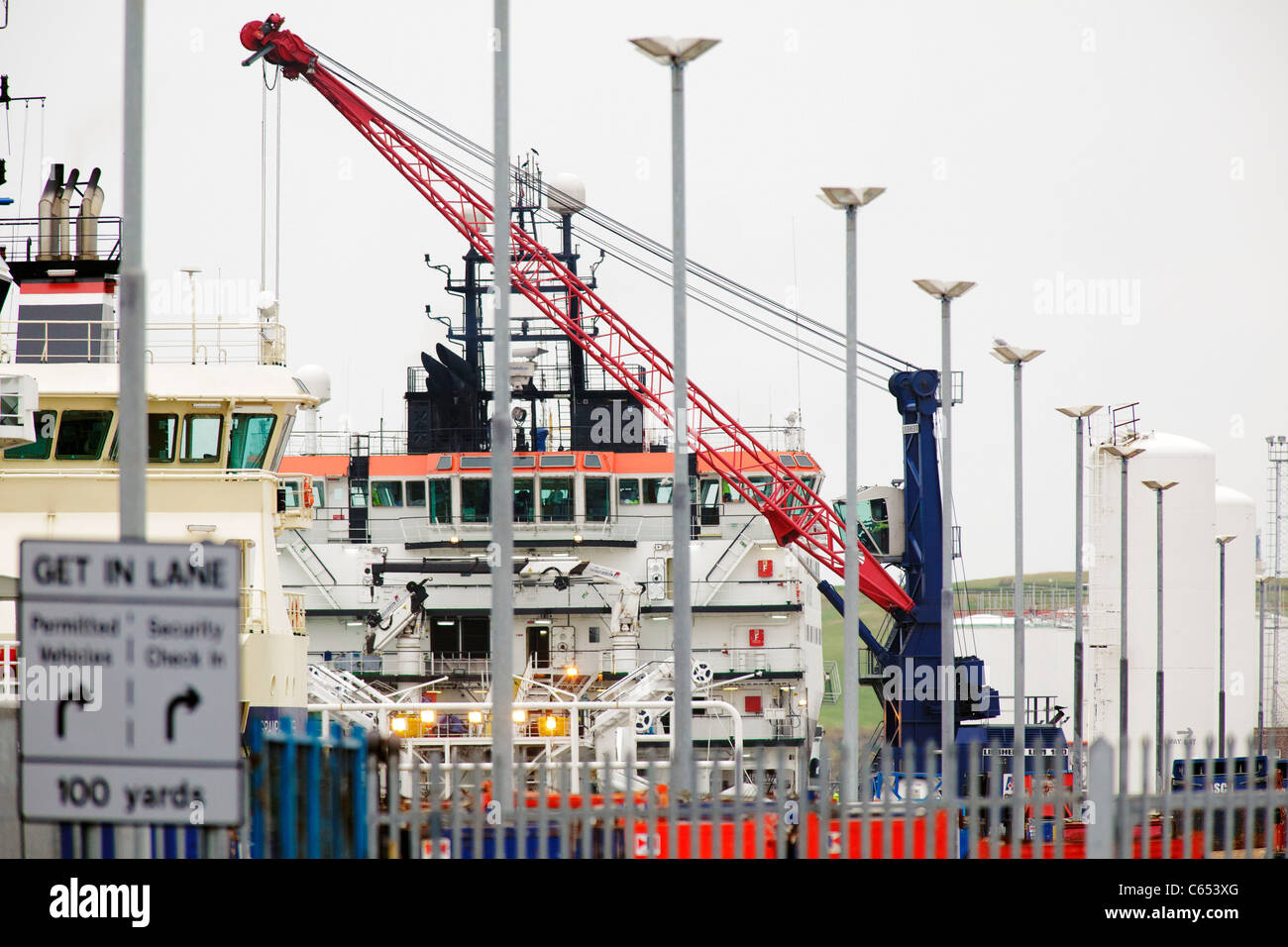 Öl-Bohrinsel Versorgungsschiffe in Aberdeen Docks auf den Nordosten von Schottland, der britischen Öl- und Gas-Hauptstadt Stockfoto