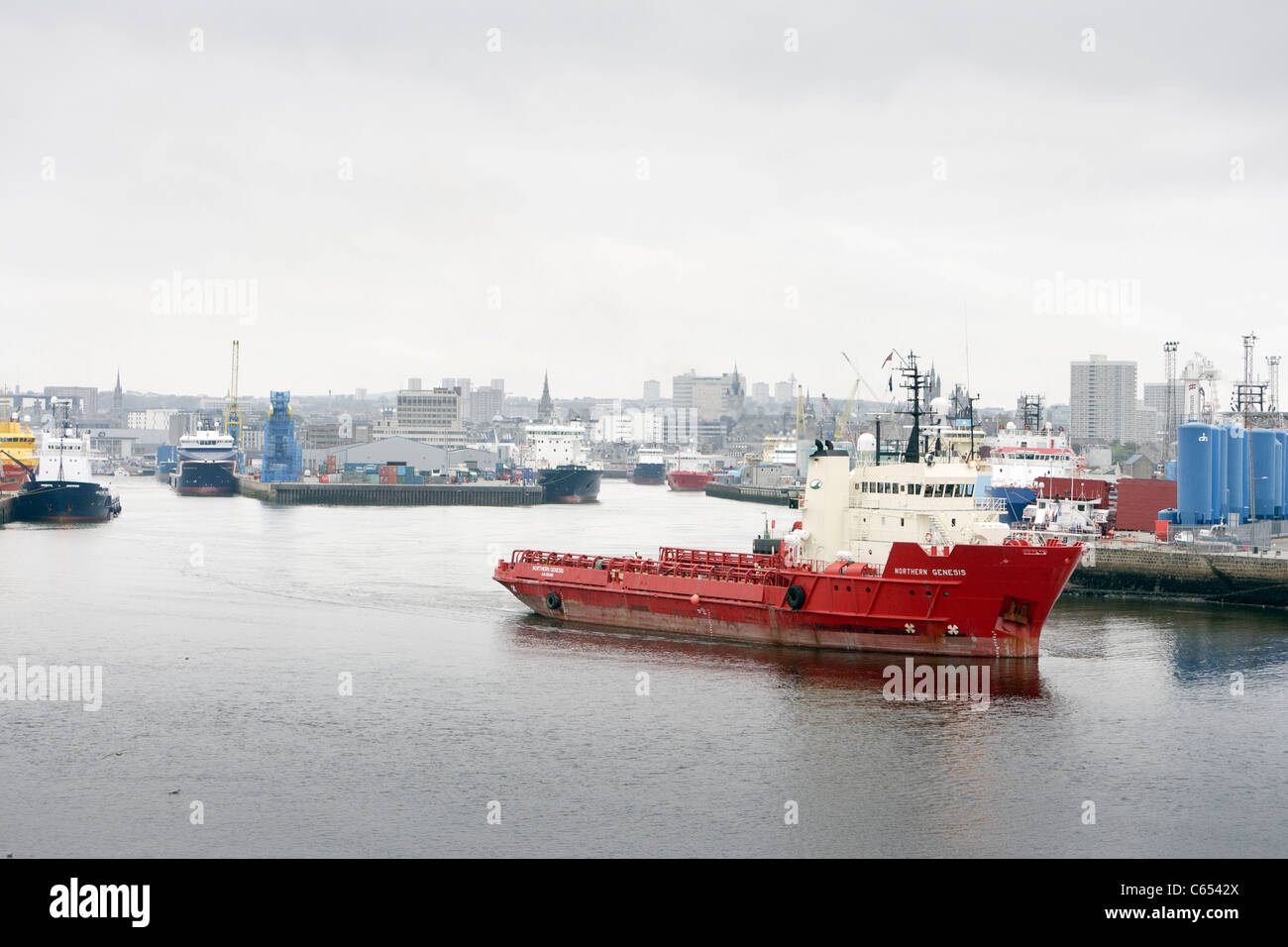 Öl-Bohrinsel Versorgungsschiffe in Aberdeen Docks auf den Nordosten von Schottland, der britischen Öl- und Gas-Hauptstadt Stockfoto