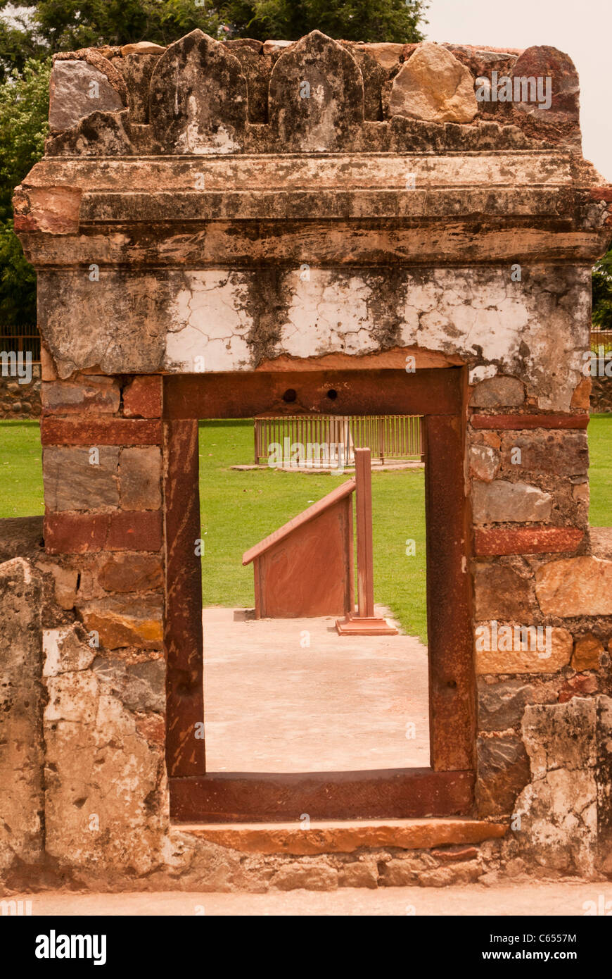 Qutb Minar-Komplex, Mehrauli archäologischen Park, Delhi, Indien. Stockfoto