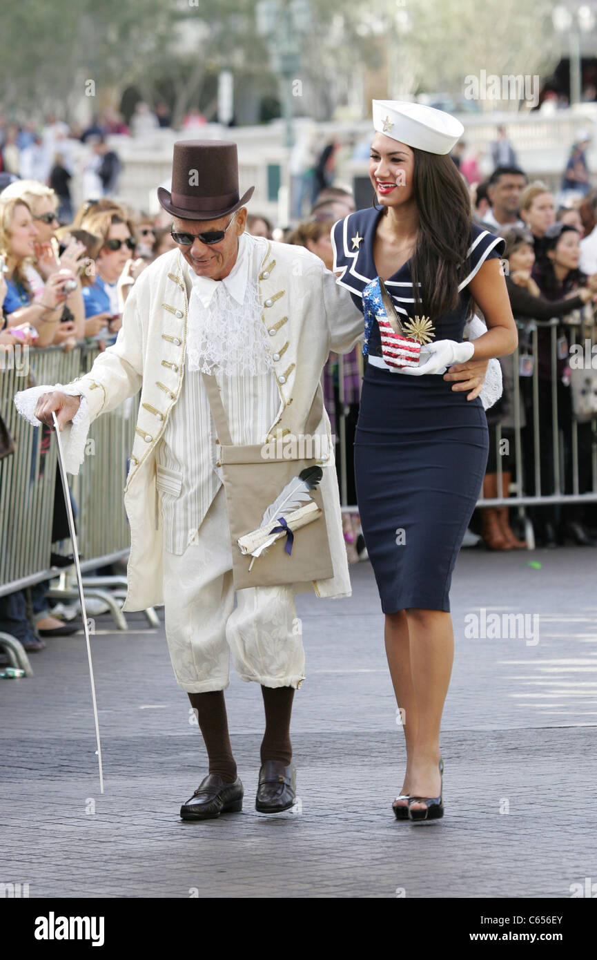 Verpassen Sie Maryland, Lindsay Staniszewski bei einem öffentlichen Auftritt für die Miss America DSW zeigen uns Ihre Schuhe Parade, Arc de Triomphe in Paris Las Vegas, New York, NY 14. Januar 2011. Foto von: James Atoa/Everett Collection Stockfoto