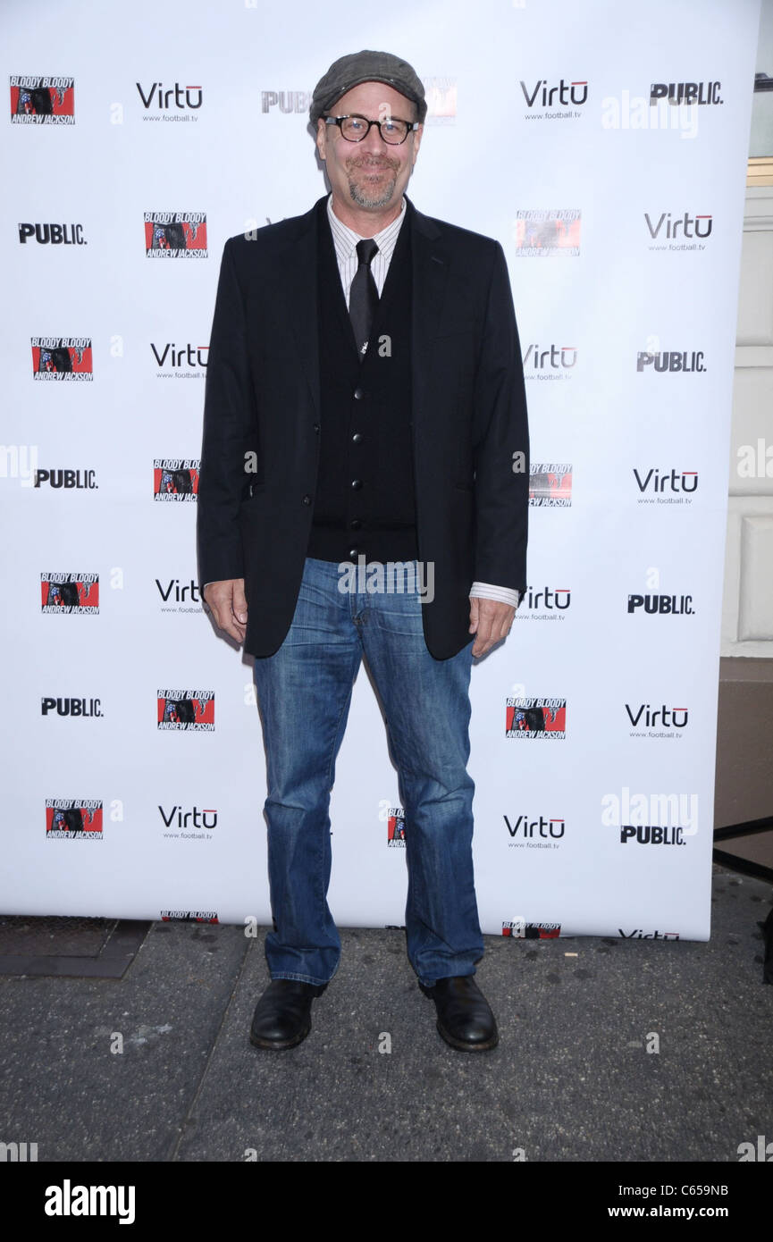 Terry Kinney im Ankunftsbereich für blutige BLOODY ANDREW JACKSON Premiere am Broadway, die Bernard B. Jacobs Theatre, New York, NY 13. Oktober 2010. Foto von: Rob Rich/Everett Collection Stockfoto