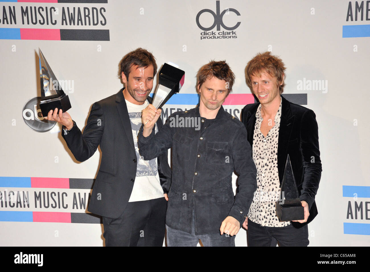 Muse im Presseraum für den 37th Annual American Music Awards (2010 AMA) - drücken Sie Raum, Nokia Theatre L.A. LIVE, Los Angeles, CA 21. November 2010. Foto von: Robert Kenney/Everett Collection Stockfoto