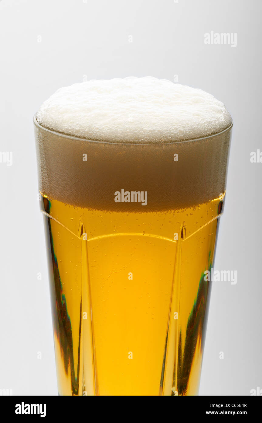 Volles Glas Bier Stockfoto