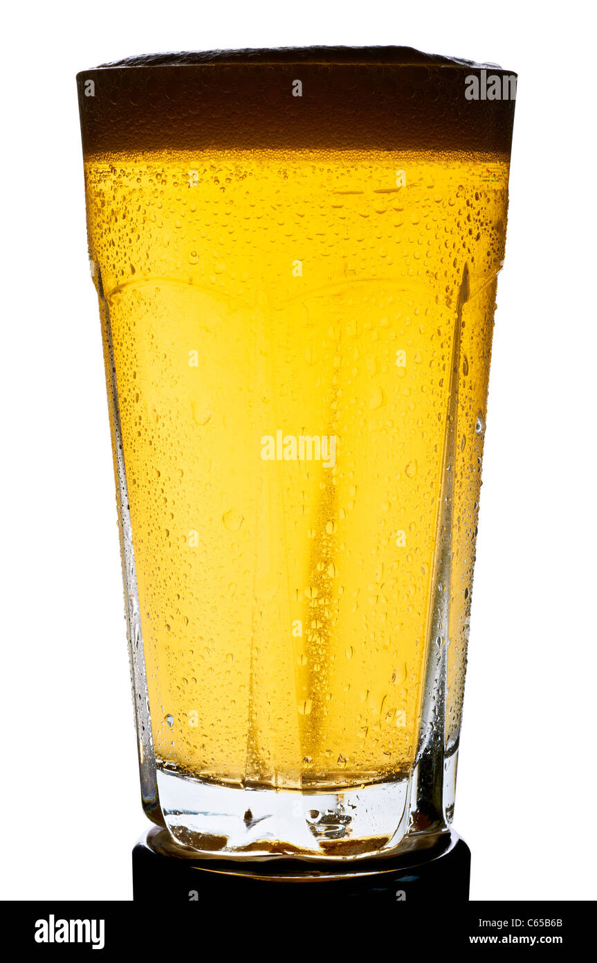 Volles Glas Bier Stockfoto