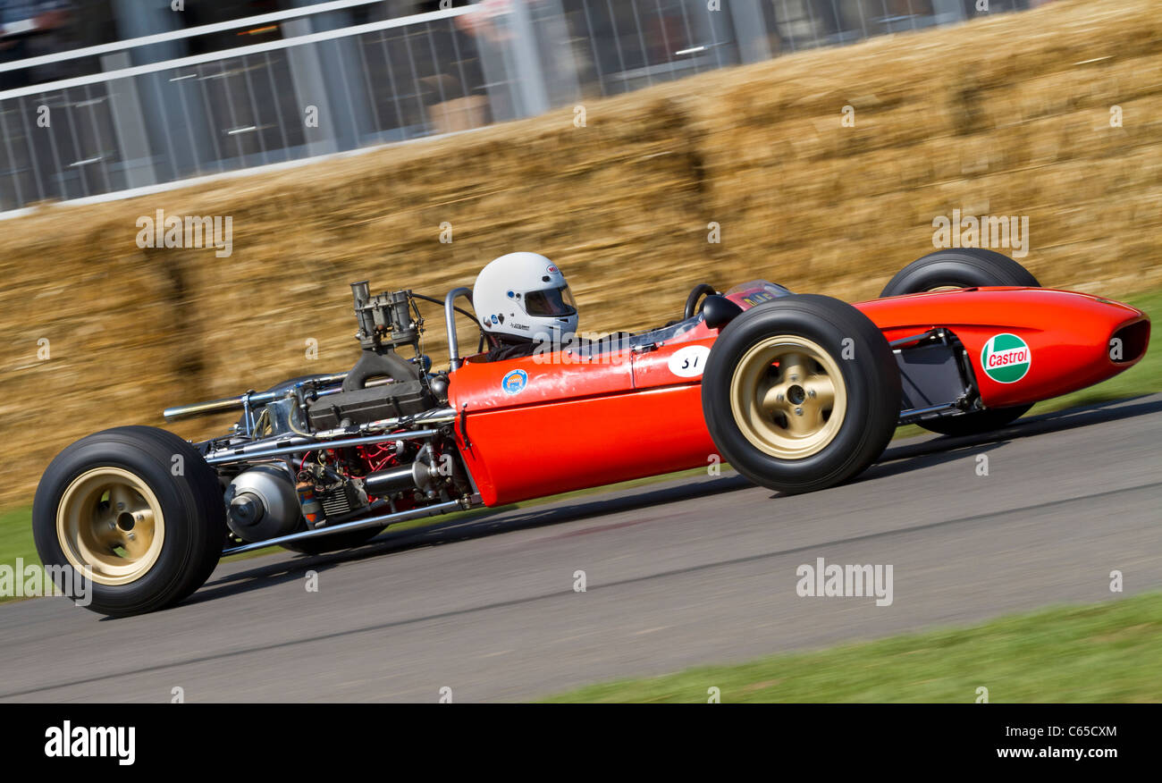 1968 Tecno-Daf Variomatic F3 Auto mit Fahrer Paul Van Doorne an dem 2011 Goodwood Festival of Speed, Sussex, UK. Stockfoto