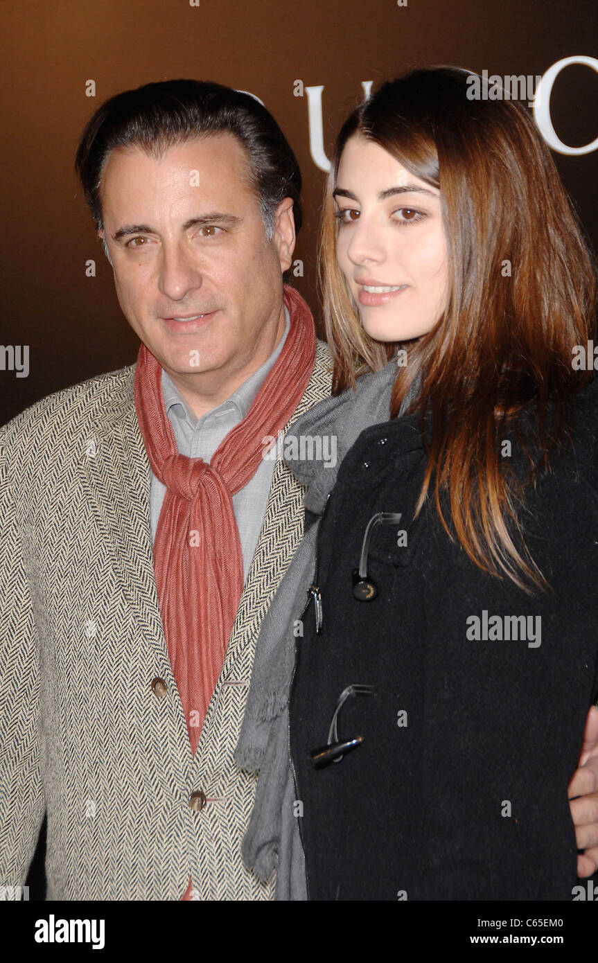 Andy Garcia, Dominik Garcia-Lorido im Ankunftsbereich für BIUTIFUL Premiere, Directors Guild of America (DGA) Theater, Los Angeles, CA Stockfoto