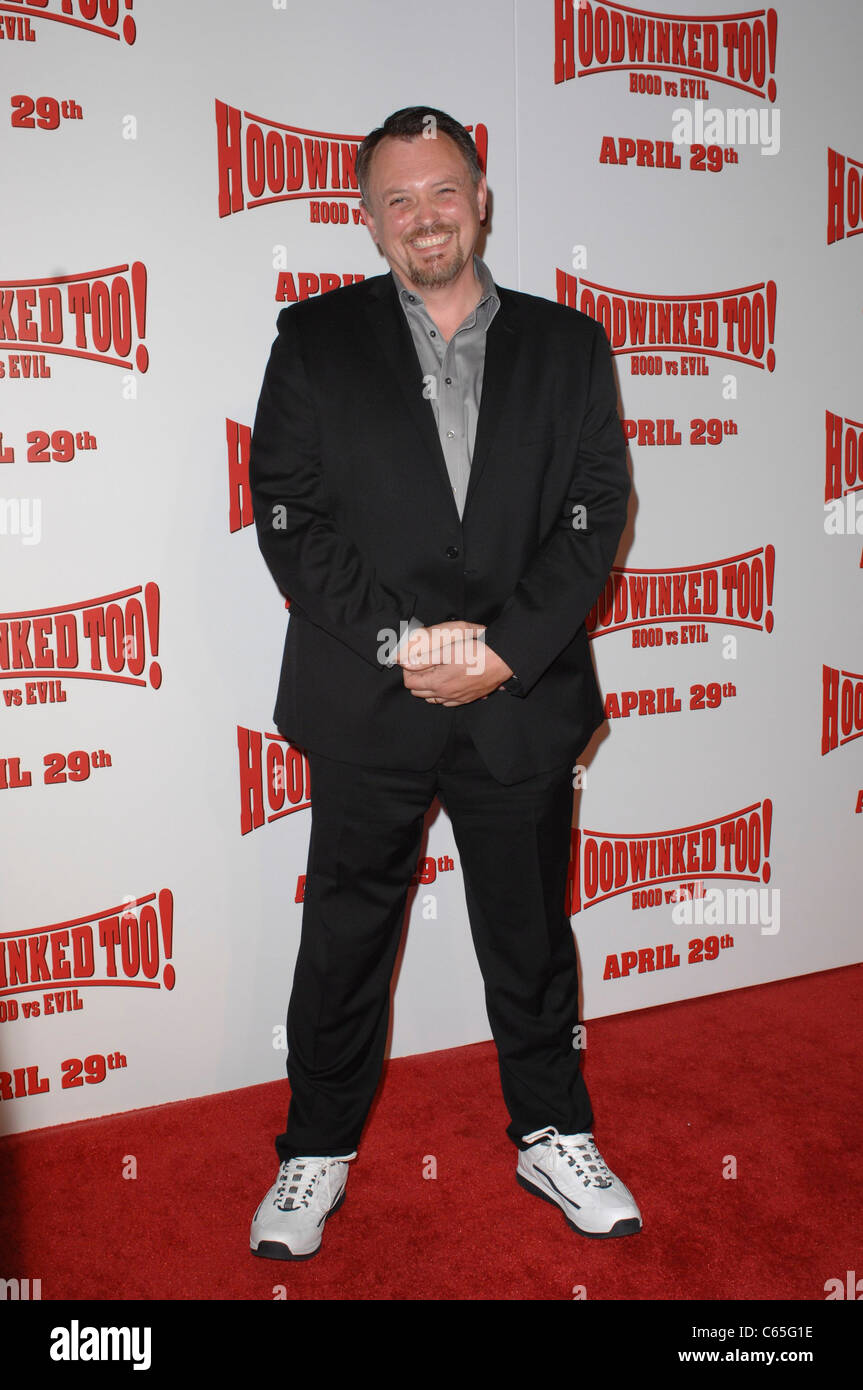 Mike Disa im Ankunftsbereich für HOODWINKED TOO! Hood Vs Evil Premiere, Pacific Theater im The Grove, Los Angeles, CA 16. April 2011. Stockfoto