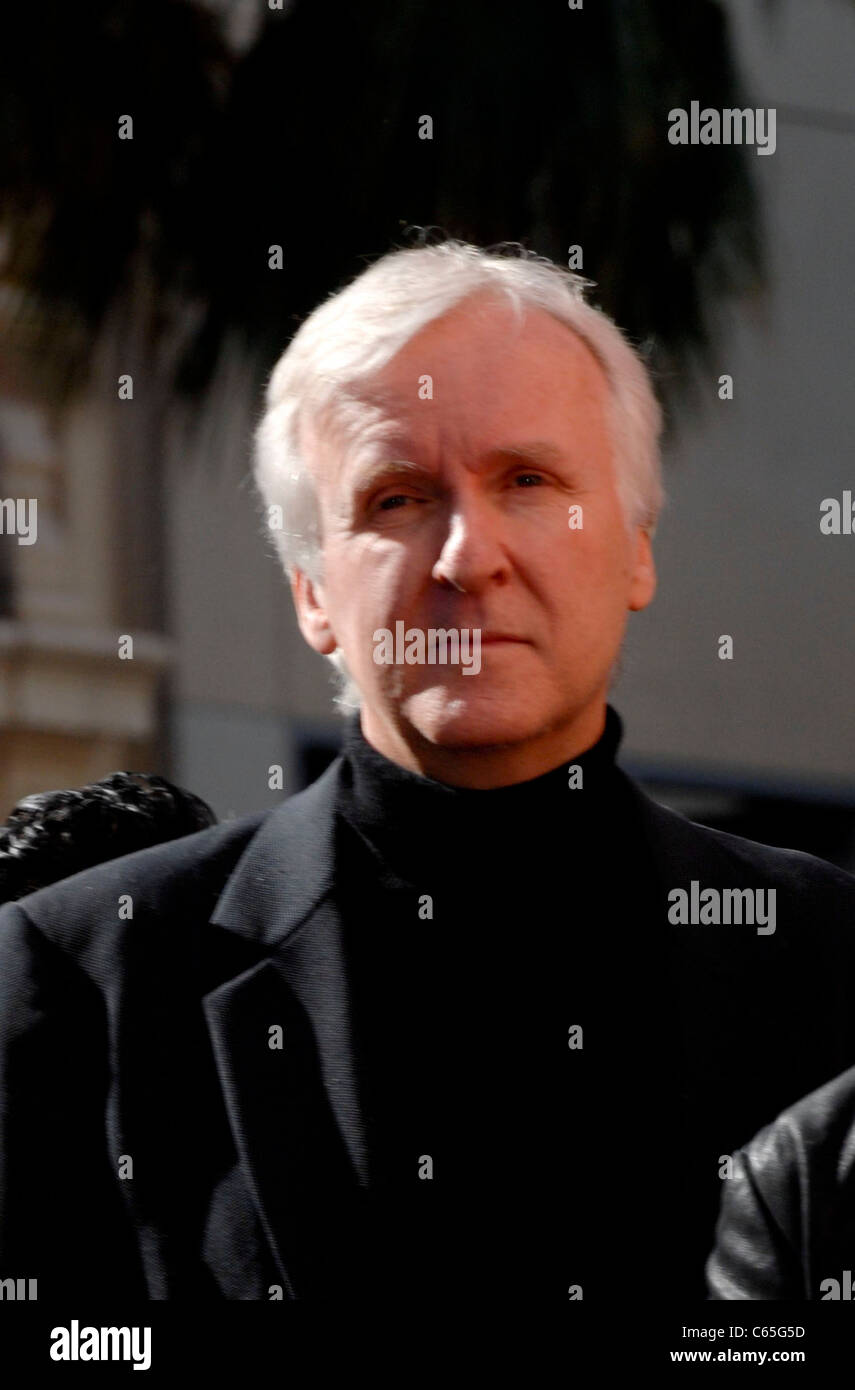 James Cameron bei der Induktion Zeremonie für Stern auf dem Hollywood gehen von Fame Zeremonie für Guy Laliberte, Hollywood Boulevard, Stockfoto