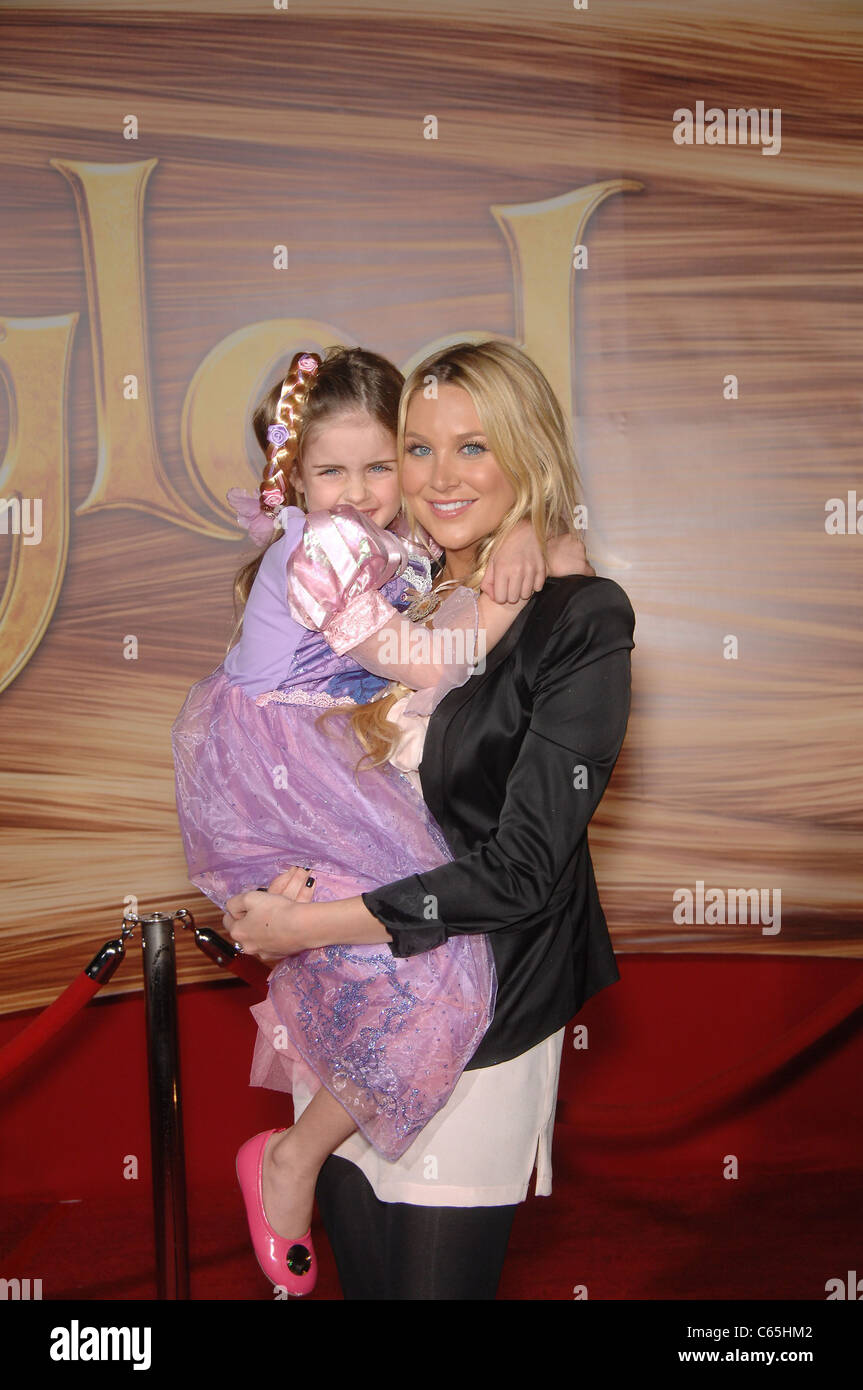 Ava, Stephanie Pratt im Ankunftsbereich für Rapunzel-Neu VERFÖHNT Premiere, El Capitan Theatre, Los Angeles, CA 14. November 2010. Foto von: Michael Stockfoto