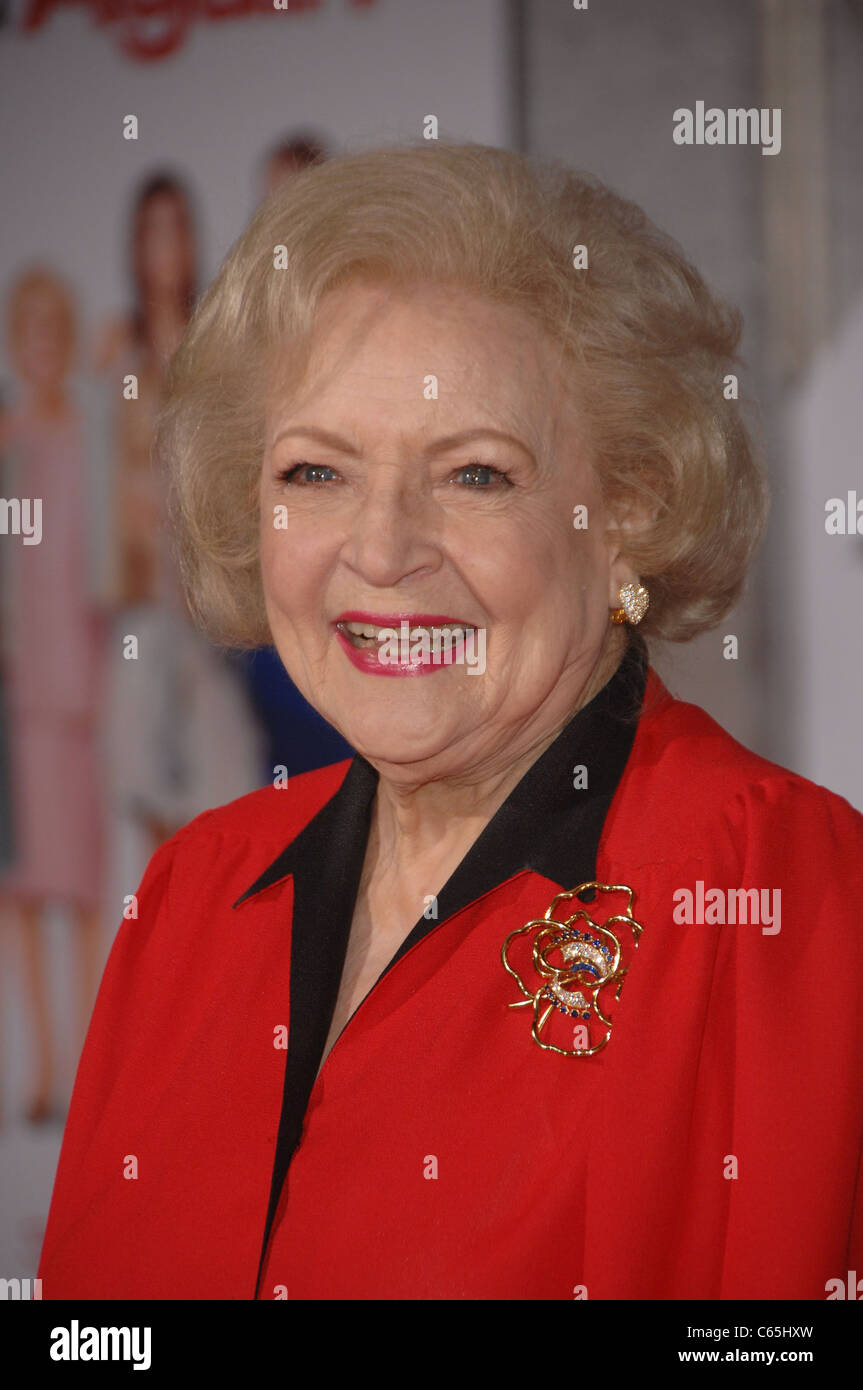 Betty White bei der Ankunft für SIE wieder Premiere, El Capitan Theatre, Los Angeles, CA 22. September 2010. Foto von: Michael Germana/Everett Collection Stockfoto