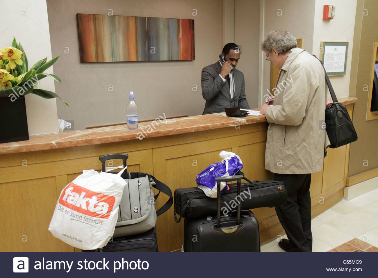 Hotel Reservationist Stockfotos Hotel Reservationist Bilder Alamy