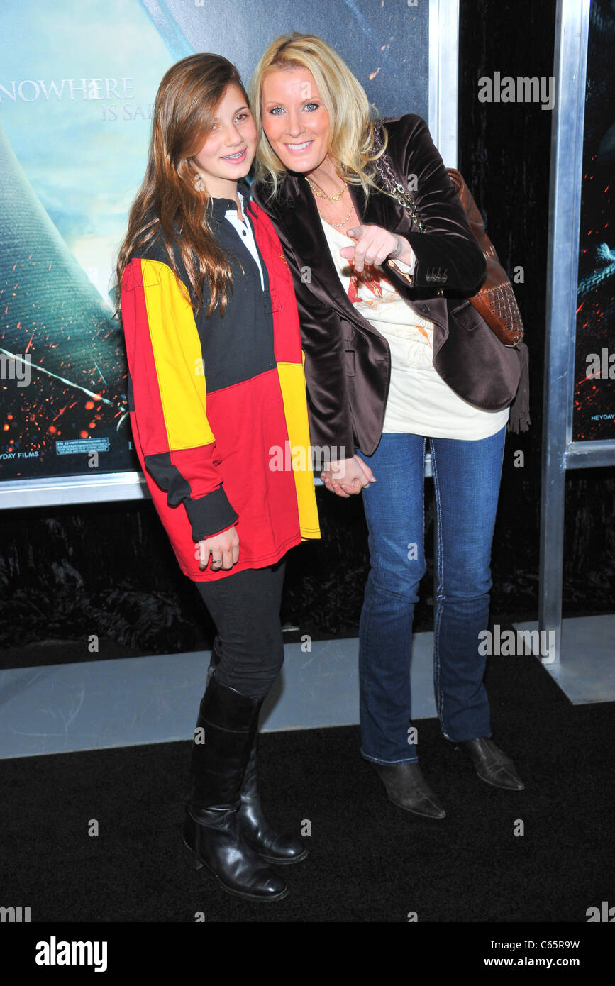 Michaela Cuomo, Sandra Lee im Ankunftsbereich für HARRY POTTER und die Heiligtümer des Todes: Teil 1 Premiere, Alice Tully Hall im Lincoln Center, New York, NY 15. November 2010. Foto von: Gregorio T. Binuya/Everett Collection Stockfoto