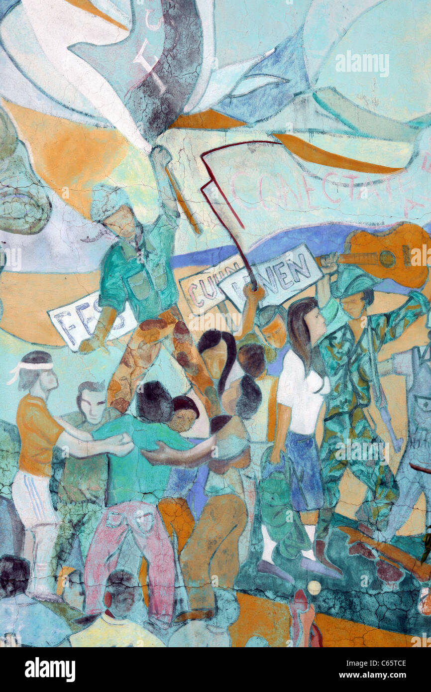Ein Wandbild in der Nähe von Parque Ruben Darío, Darstellung der Revolution und Bürgerkrieg. Leon, Nicaragua, Mittelamerika Stockfoto