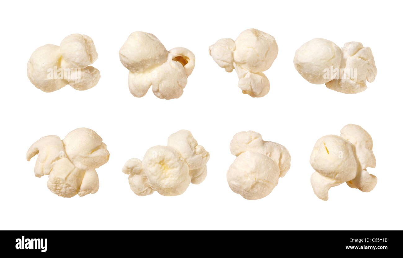 Popcorn, isoliert auf einem weißen Hintergrund. Jeder Schuss einzeln. Stockfoto