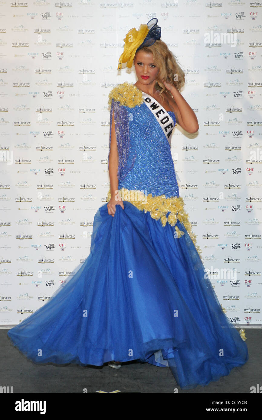 Michaela Savic (Miss Schweden) im Ankunftsbereich für Miss Universe