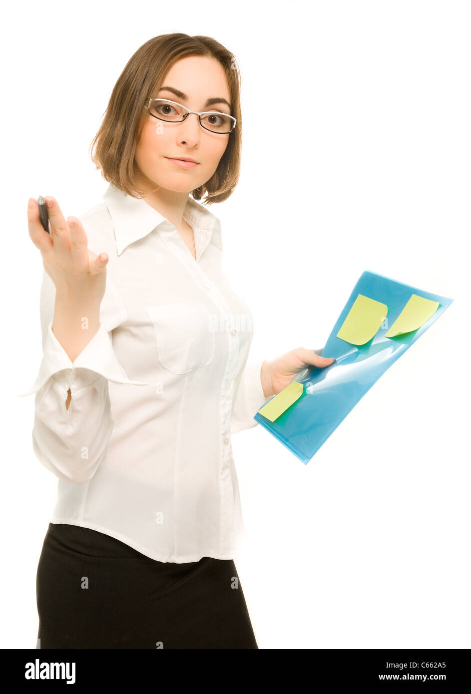 Bild einer jungen Sekretärin hält einen Ordner mit stickies Stockfoto