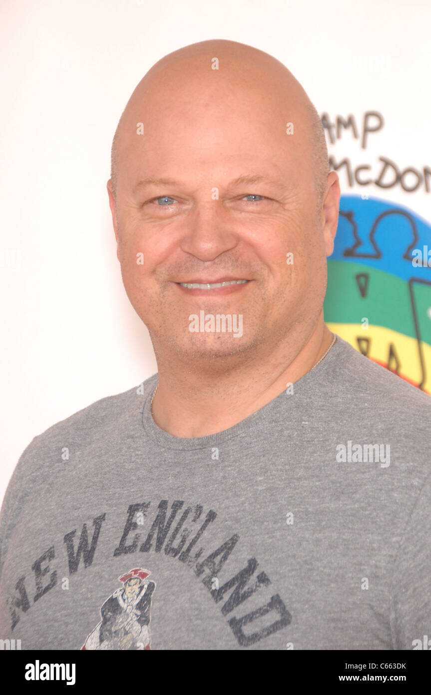 Michael Chiklis in Anwesenheit für Camp Ronald McDonald für Good Times 18. jährlichen Karneval präsentiert von JAKKS kümmert, Universal Studios Backlot, Universal City, CA 24. Oktober 2010. Foto von: Michael Germana/Everett Collection Stockfoto