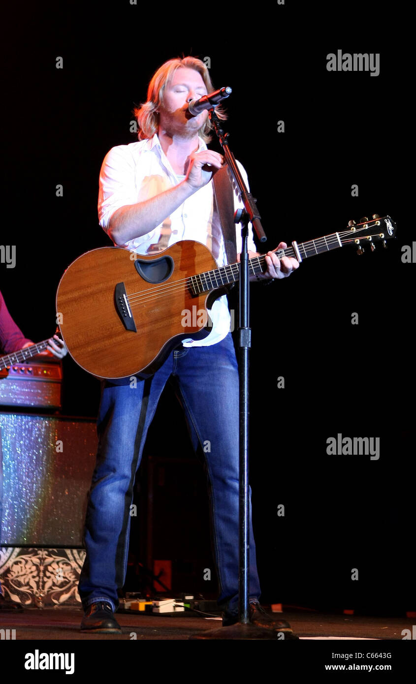 Phillip Sweet Little Big Town Konzert, das Silverton Hotel and Casino, Las Vegas, NV 17. Juli 2010-Bühne. Foto von: MORA/Everett Collection Stockfoto