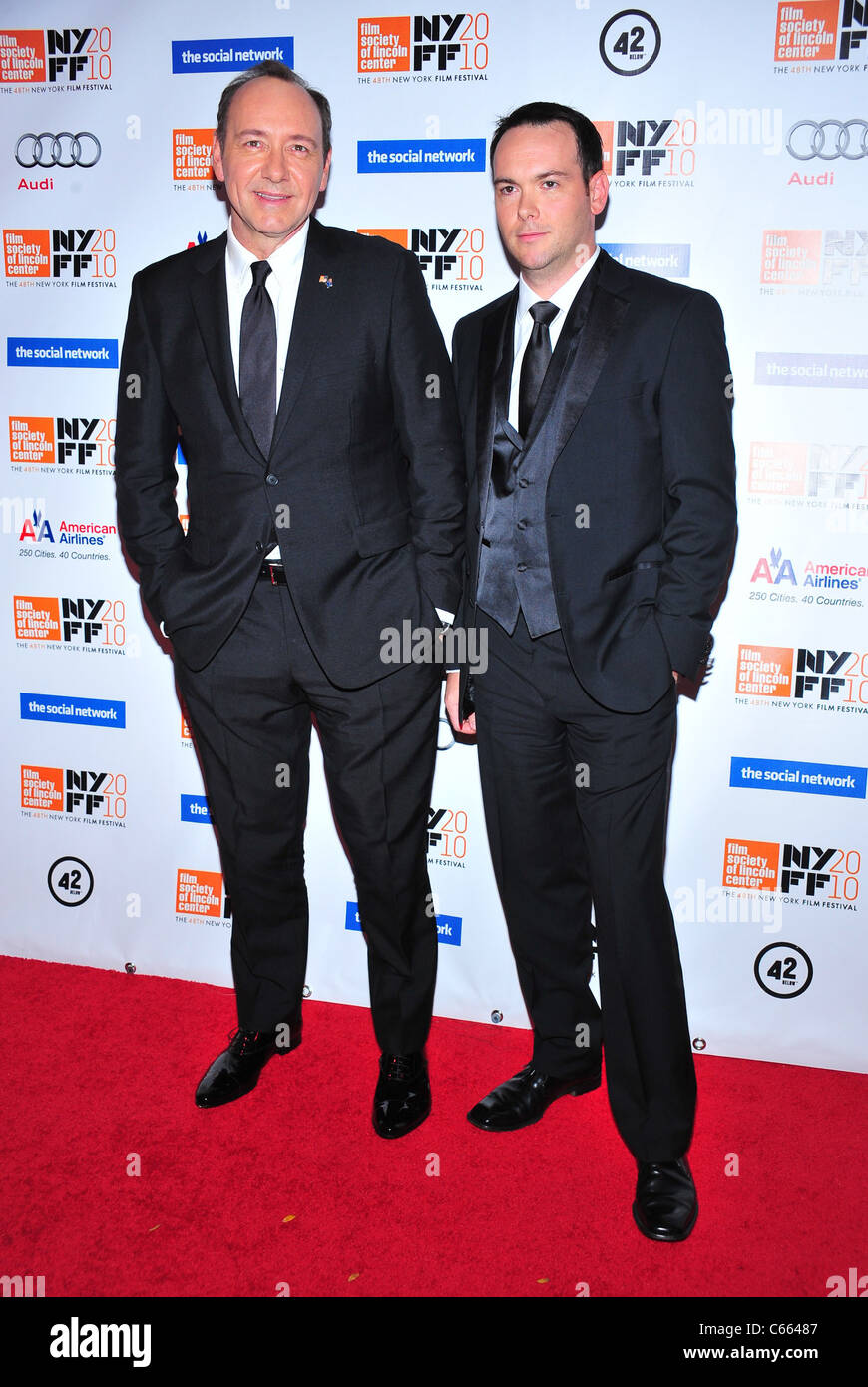 Kevin Spacey, Michael De Luca im Ankunftsbereich für die 48th New York Film Festival Opening Night-Premiere von THE SOCIAL NETWORK, Alice Tully Hall im Lincoln Center, New York, NY 24. September 2010. Foto von: Gregorio T. Binuya/Everett Collection Stockfoto