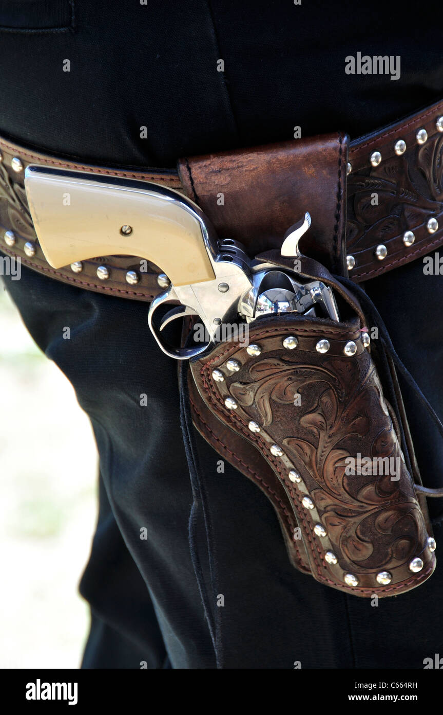 Traditionelle Colt-Stil single-Action Revolver im Halfter in schnellem ziehen Wettbewerb Stockfoto