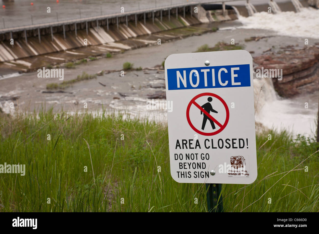 Gefahrenzeichen, Rainbow Falls und Missouri River, Great Falls, MT Stockfoto