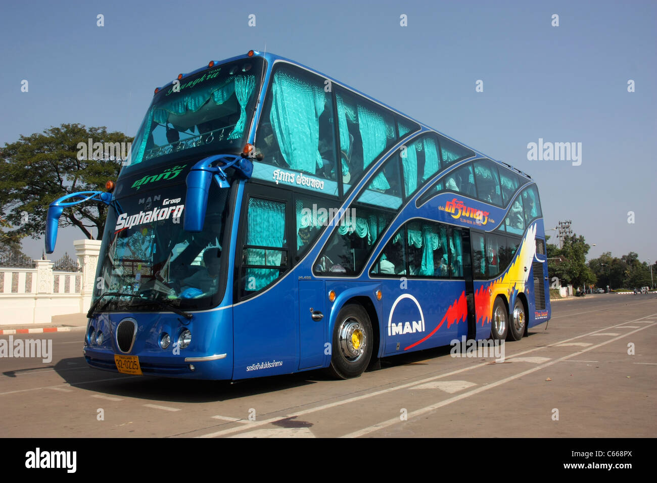 Thai Luxus-Pkw-Busse im venezianischen Lao Stockfoto