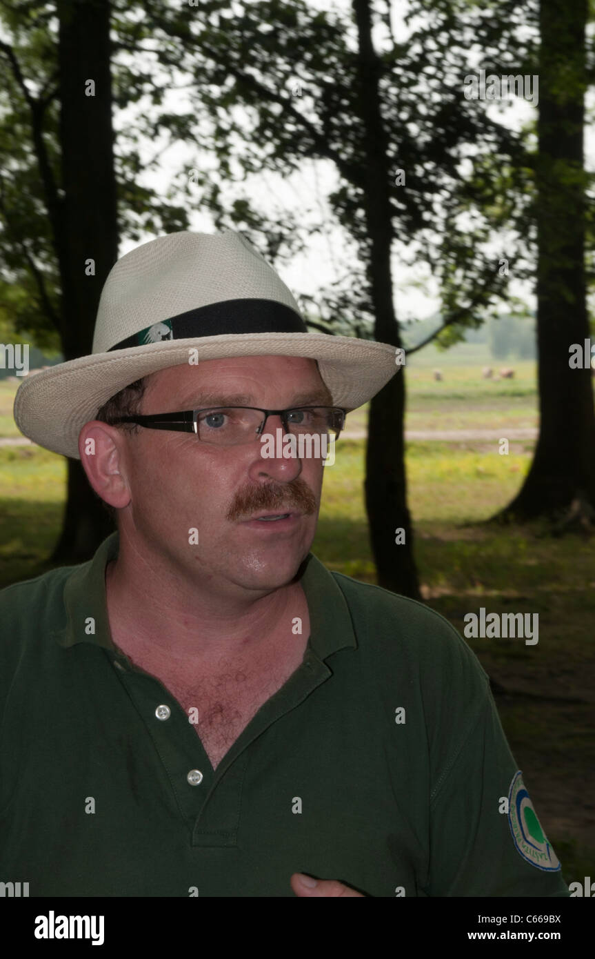 Goran Gugic ist General Manager und Geschäftsführer im Naturpark Lonjsko Polje in Kroatien.  Goran Gugic Leitet Den Naturpark Lonjsko Polje. Stockfoto