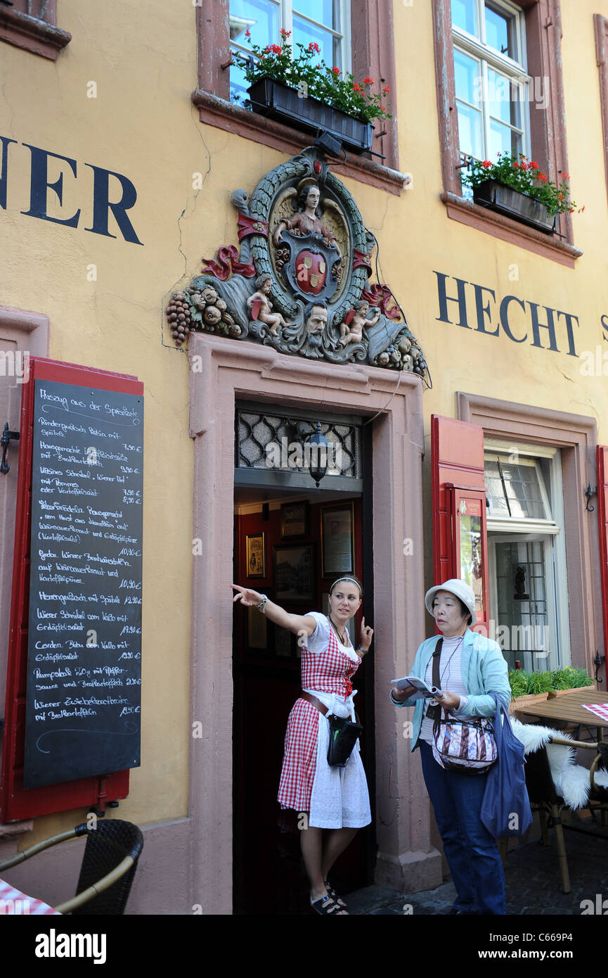 Abrufen von Wegbeschreibungen in Heidelberg Baden-Württemberg Deutschland Deutschland Tourismus Stockfoto