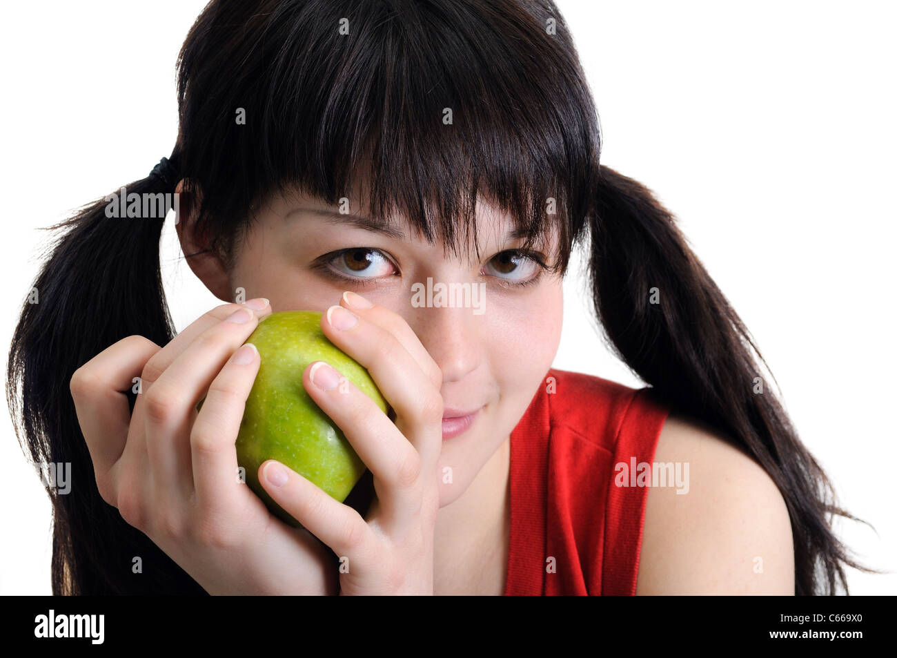 Studioportrait junge attraktive Frau mit grünem Apfel Stockfoto