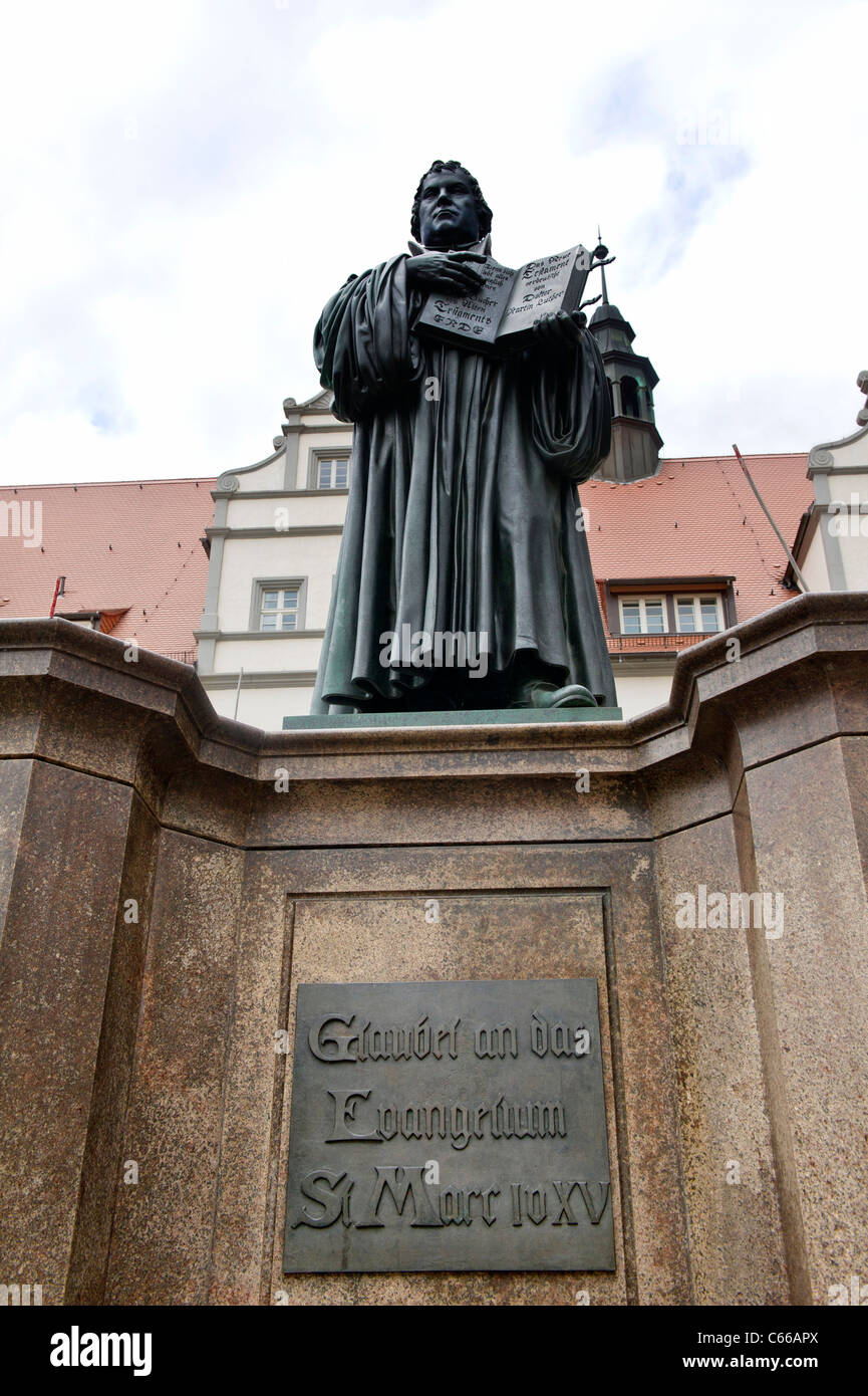 Denkmal Für Martin Luther Auf Dem Marktplatz von Wittenberg; Denkmal von Luther auf dem Marktplatz in Wittenberg Stockfoto