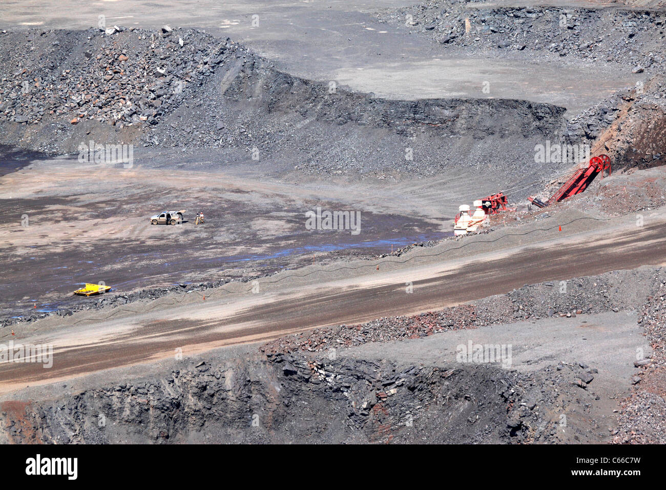 Hull Rost – Mahoning Open Pit Eisenmine, enorme Schaufel Laden ein Haul truck Stockfoto
