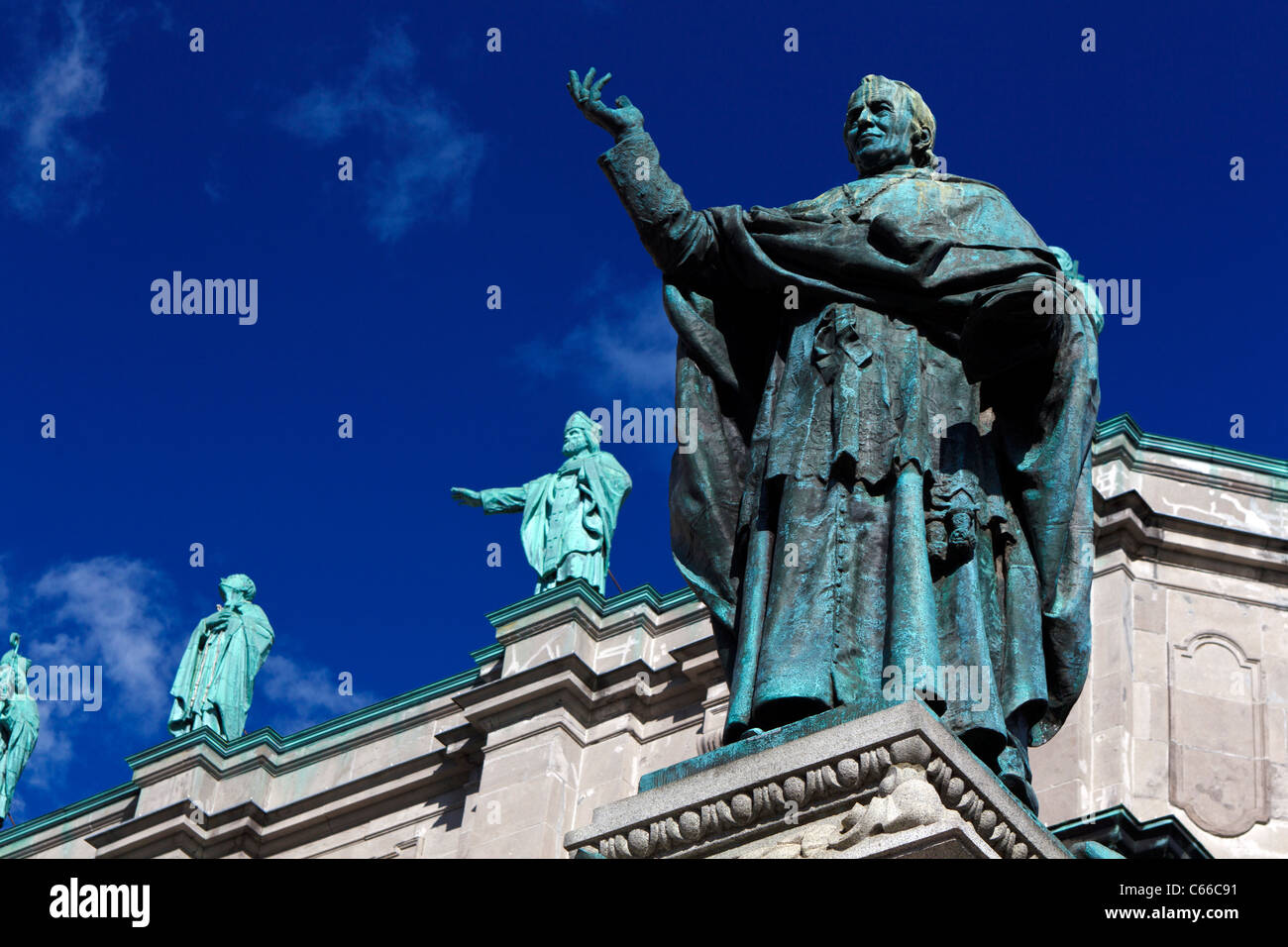 Detail der Statue auf Cathédrale Marie-Reine-du-Monde / Maria, Königin der Welt Kathedrale / Basilika, Centre Ville, Kanada Stockfoto