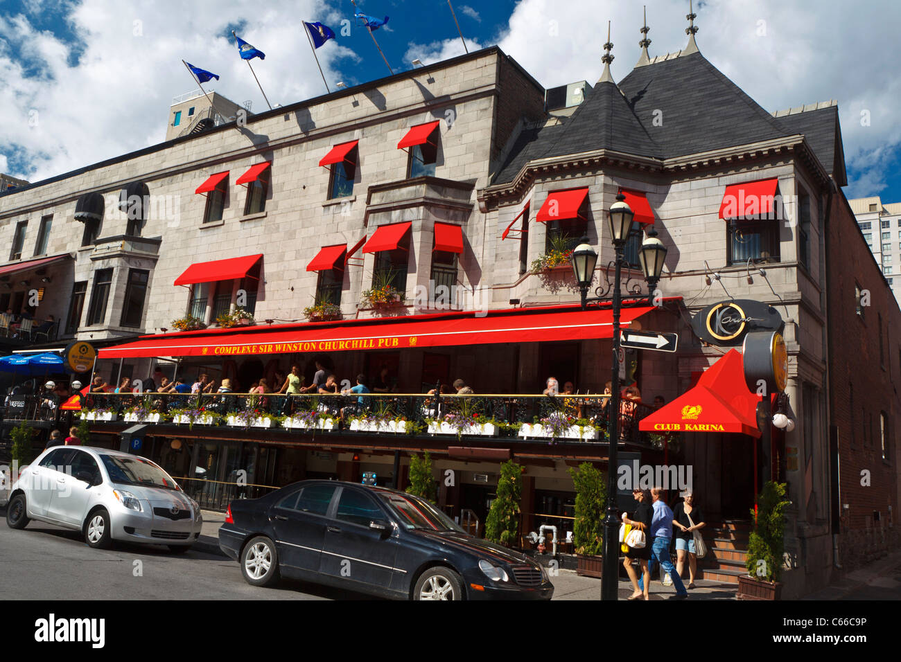 Außen von Sir Winston Churchill Pub / Winnie, Crescent Street, Innenstadt, Montreal, Quebec, Kanada Stockfoto