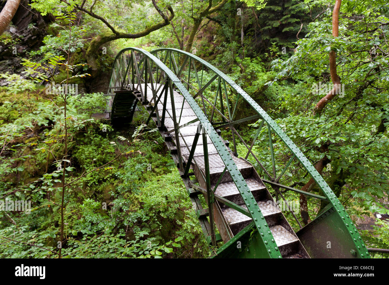 Metall-Bogenbrücke bei Teufelsbrücke Touristenattraktion - Inspiration für Wordsworth für "Auf Torrent bei Teufelsbrücke" Stockfoto