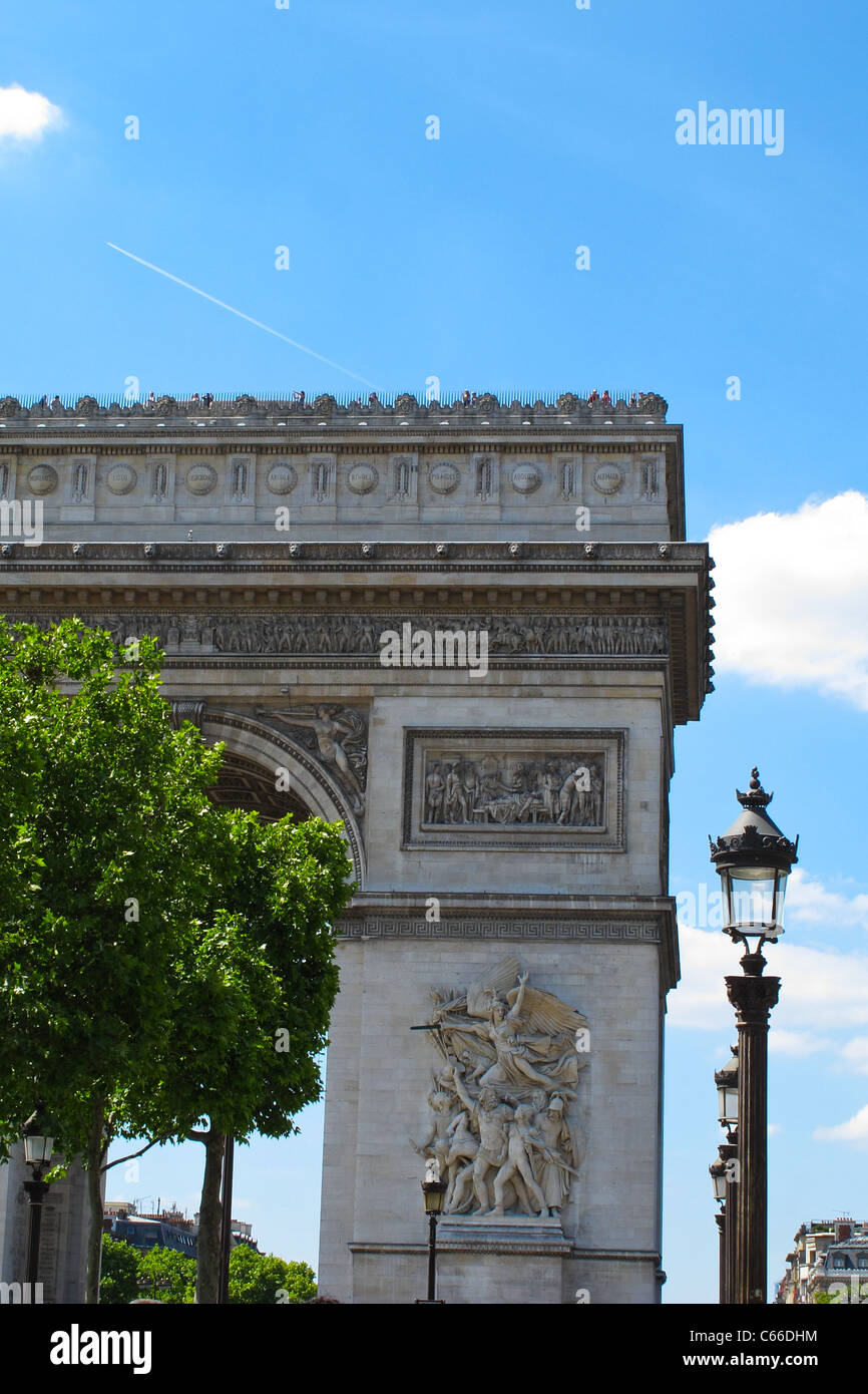 Oberen Teil des Arc de Triomphe in Paris zeigt einige der Siege Napoleons Stockfoto