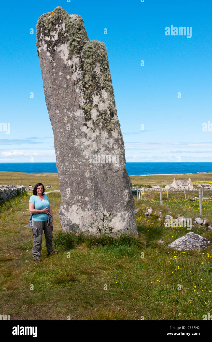 Clach ein Trushal Stein stehend, oder Stein des Mitgefühls an der NW-Küste der Isle of Lewis auf den äußeren Hebriden. Stockfoto