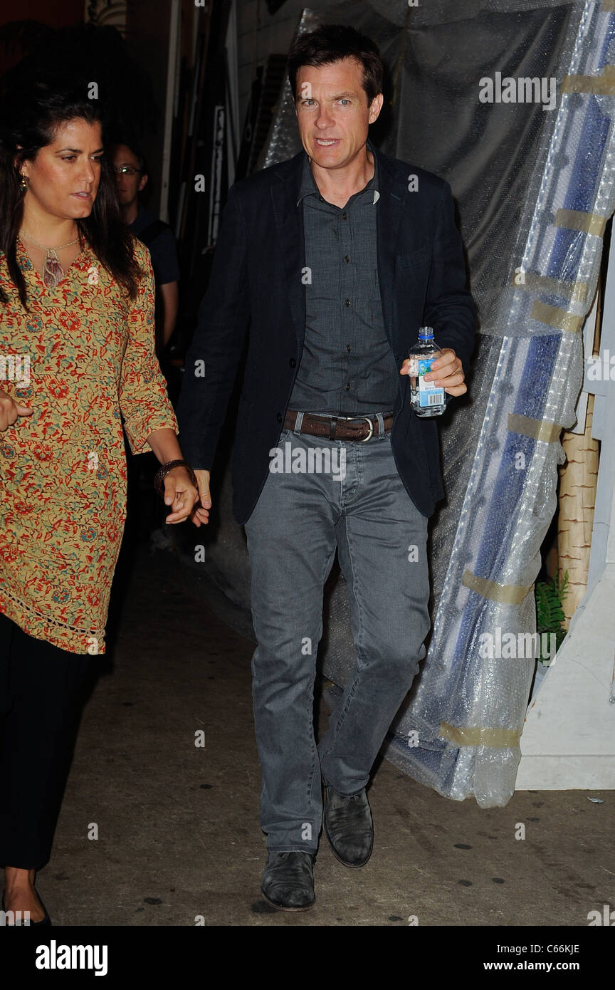 Jason Bateman, verlässt das "Leben mit Regis und Kelly" taping bei ABC Lincoln Center Studios unterwegs für Promi-Schnappschüsse - Mo, New York, NY 27. Juni 2011. Foto von: Ray Tamarra/Everett Collection Stockfoto