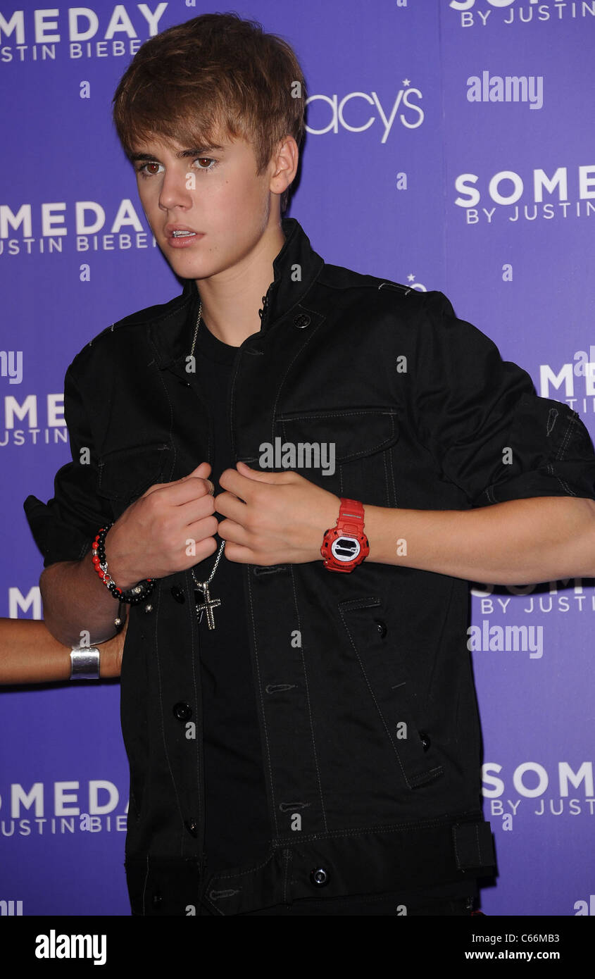 Justin Bieber bei Instore-Auftritt für Justin Bieber SOMEDAY Fragrance Launch, Macy's Herald Square Kaufhaus, New York, NY 23. Juni 2011. Foto von: Kristin Callahan/Everett Collection Stockfoto