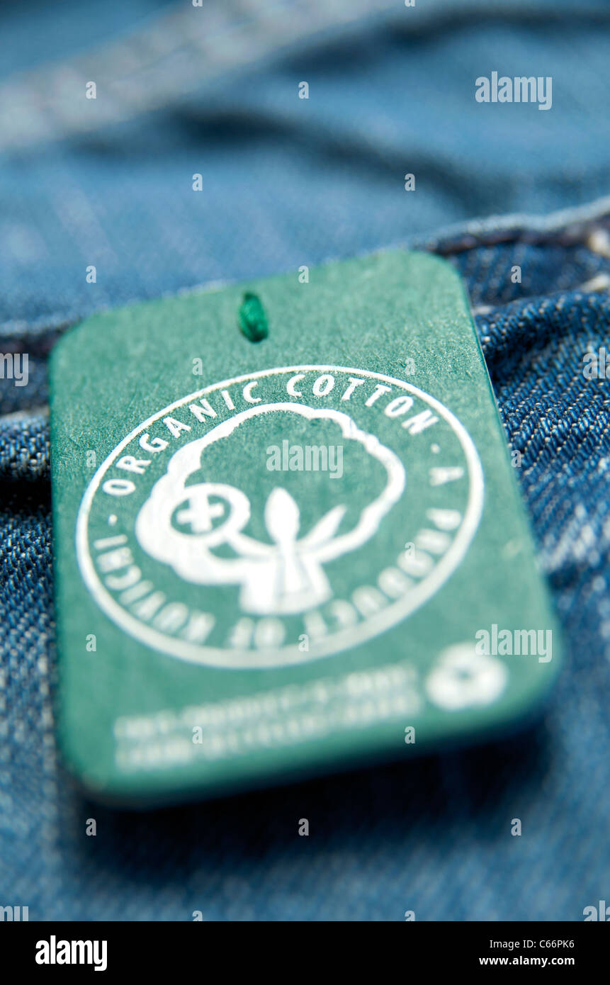 Bio-Baumwolle-Label auf Kuyichi Jeans. Stockfoto