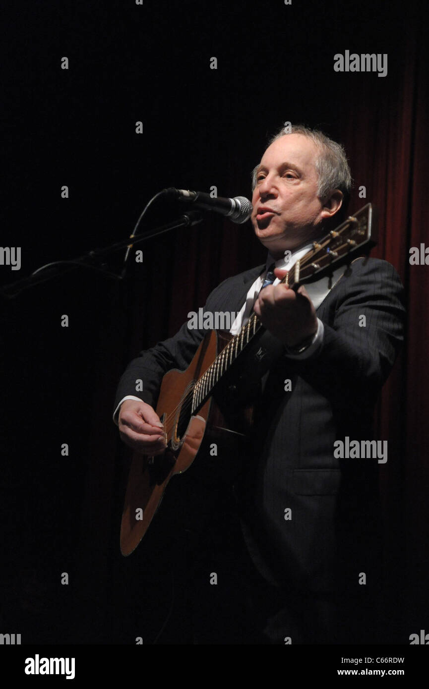 Paul Simon in Anwesenheit für Broadway salutiert Arts Horizonte Gala, Edison Ballsaal, New York, NY 25. Oktober 2010. Foto von: Rob Stockfoto