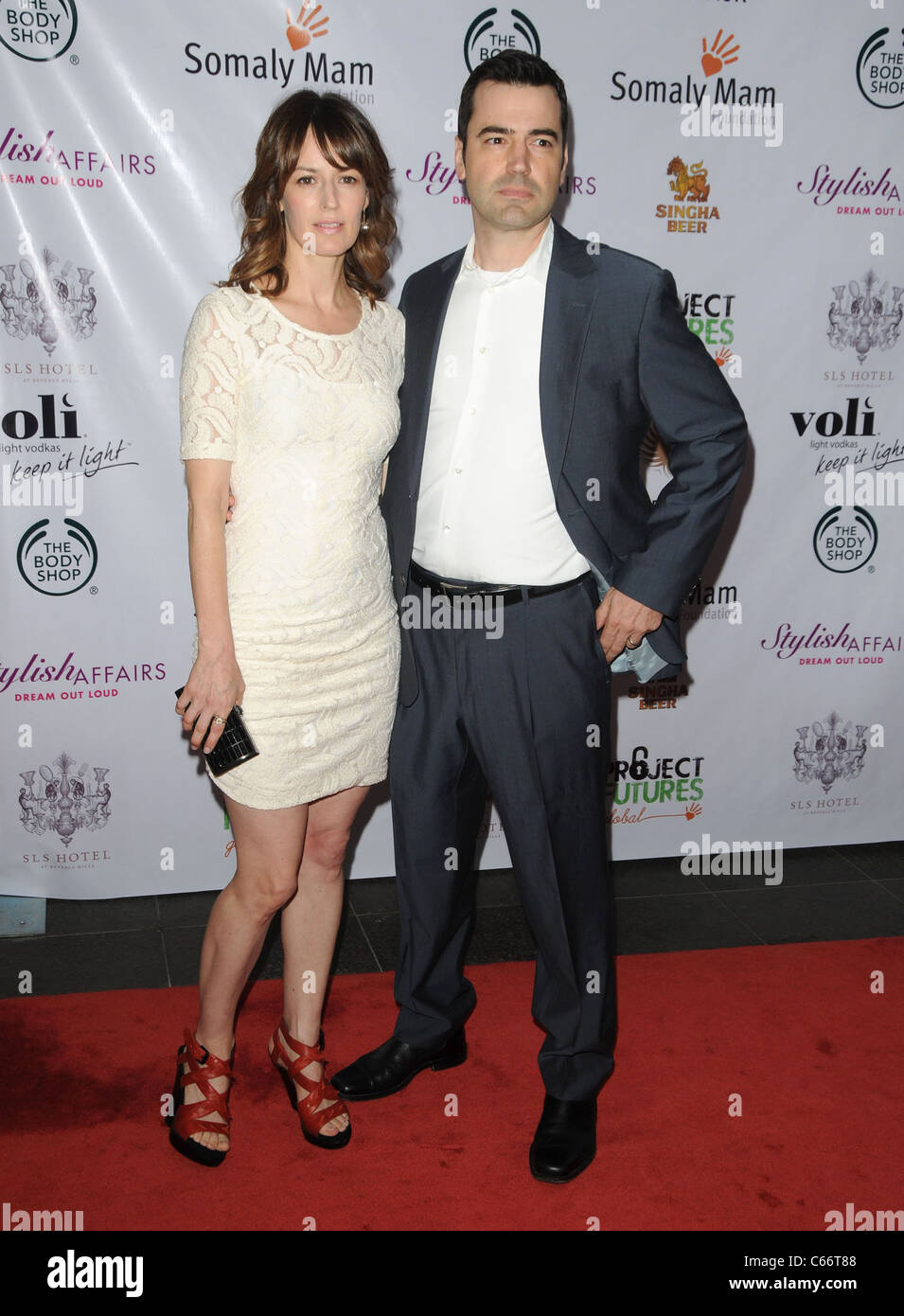 Rosemarie DeWitt, Ron Livingston im Ankunftsbereich für Somaly Mam Foundation Projekt Futures globale Kampagne starten, SLS Hotel Los Stockfoto
