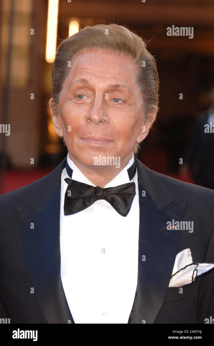 Valentino bei der Ankunft für die 83. Academy Awards Oscars - Ankünfte Teil 1, das Kodak Theatre, Los Angeles, CA 27. Februar 2011. Foto von: Elizabeth Goodenough/Everett Collection Stockfoto